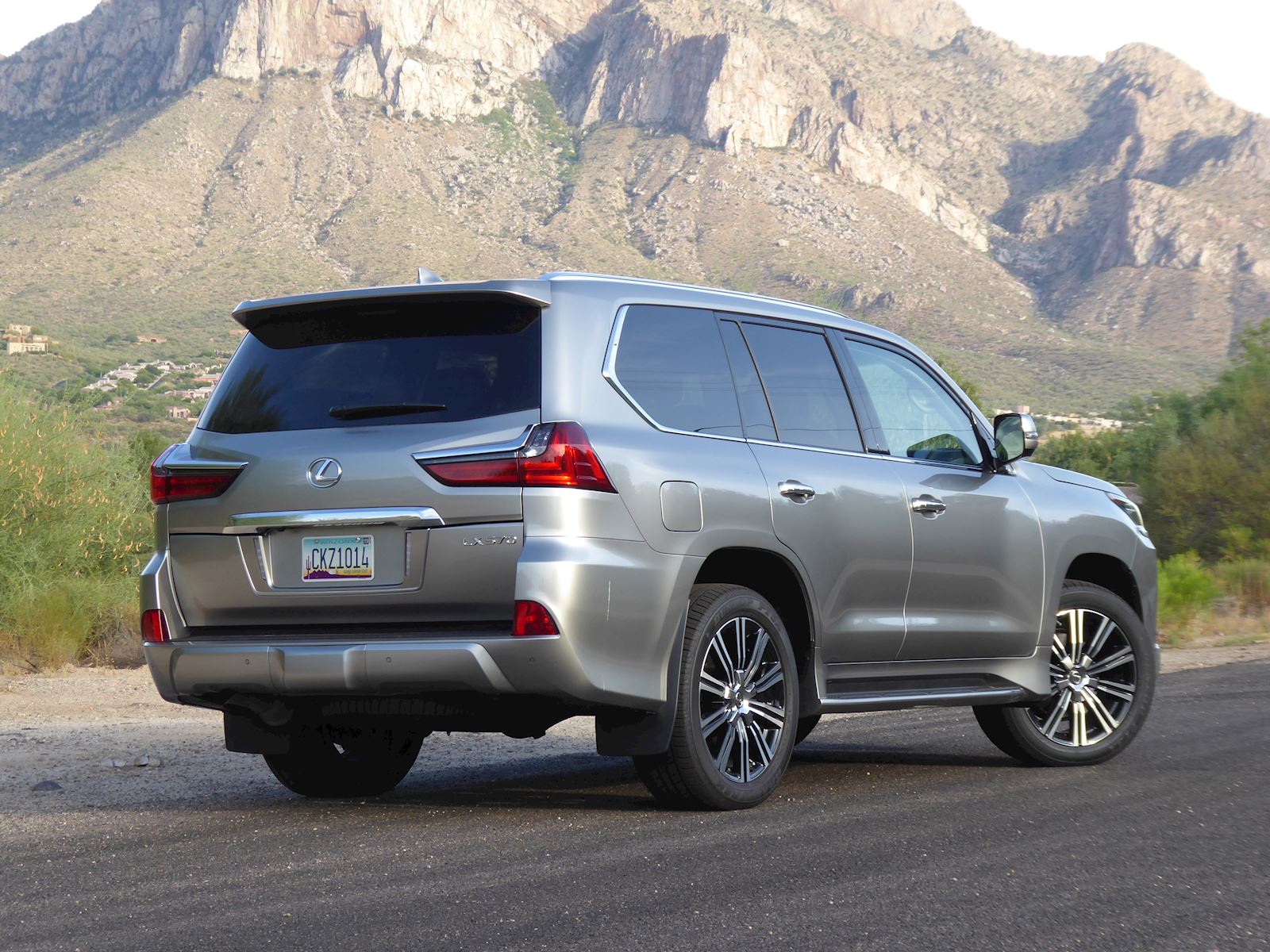 Lexus LX 570 Specifications