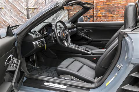 Interior Design of the Porsche Boxster